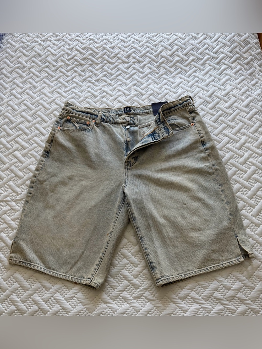 NWT Gap 12” Bermuda Denim Jean Shorts Size 33